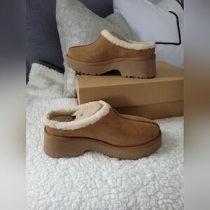 Uggs Heights, cozy clog size 8 With Box